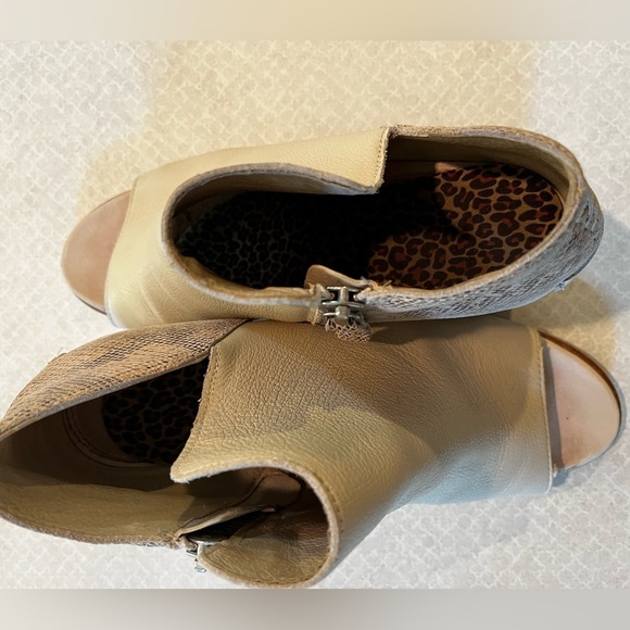 Sorel Nadia Booties. Crème with snakeskin ankle accent - Picture 3 of 6